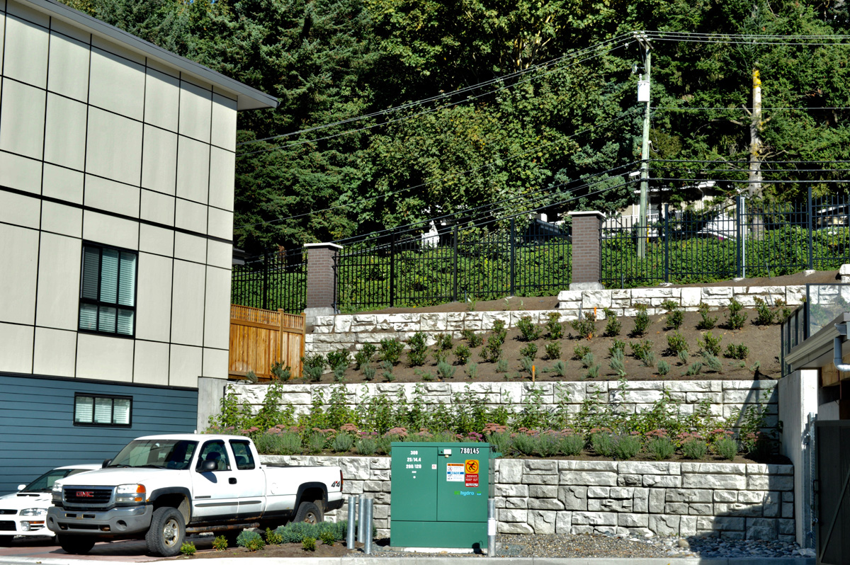 precast concrete backyard retaining wall