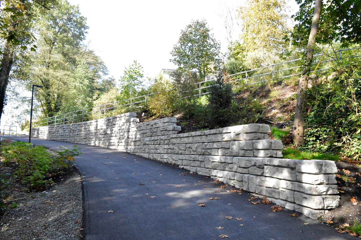 redi-rock gravity retaining wall