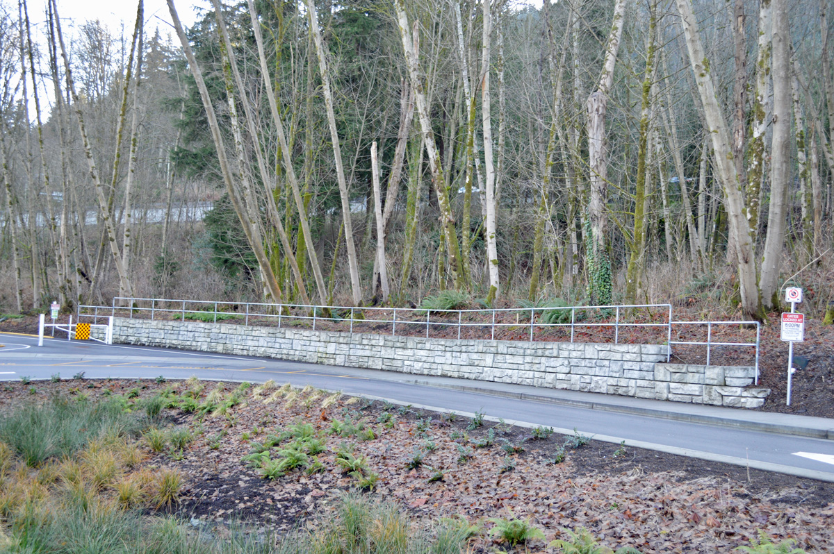 barnet marine park parking lot concrete retaining wall