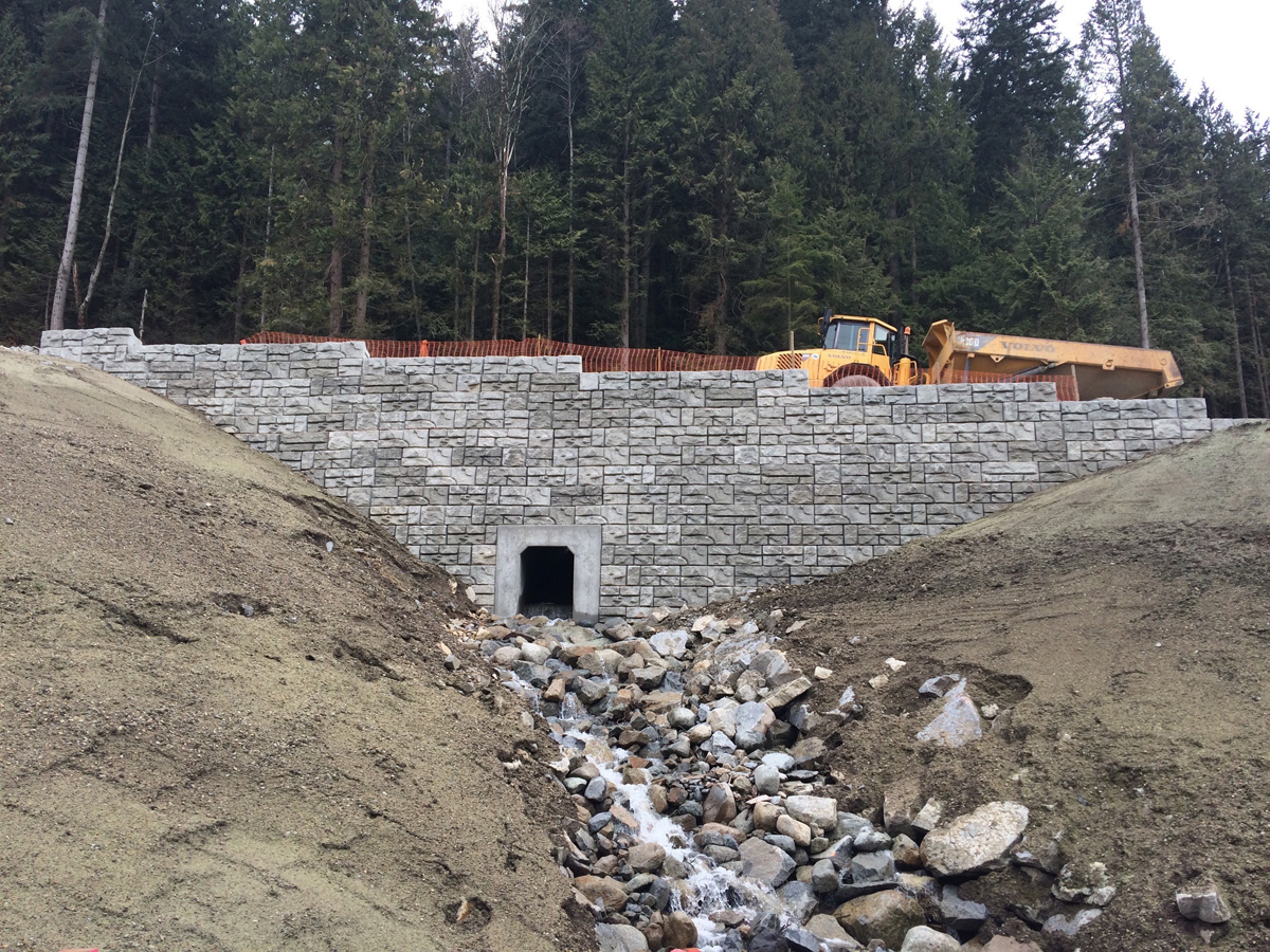 precast concrete retaining wall